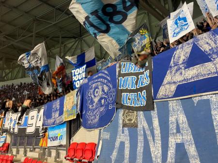 32-LYON-OM 02.jpg